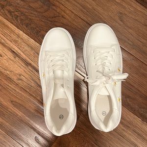 Never Worn: Floral Embroidered Lace-Up Front Skate Shoes